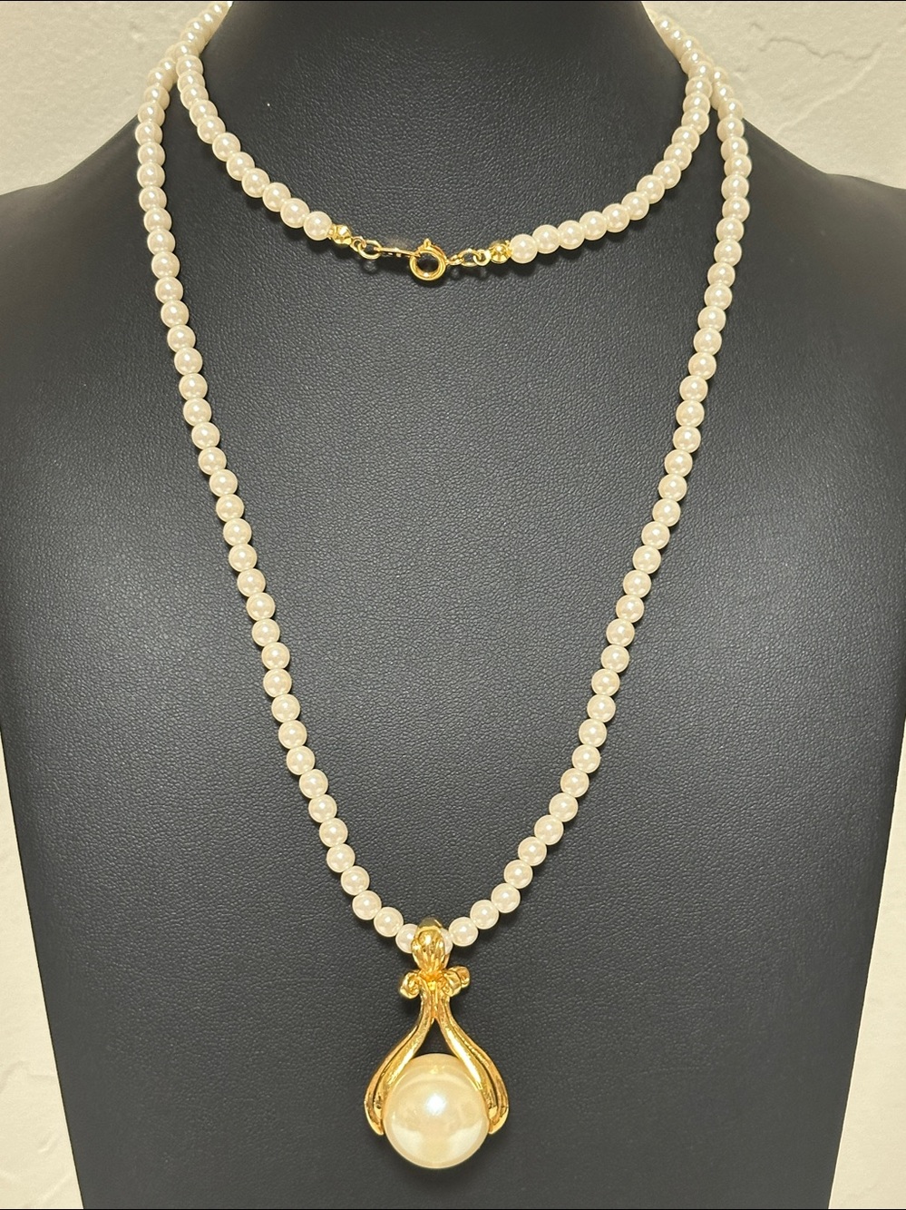NR Avon Faux Pearl Drop Pendant Vintage Necklace